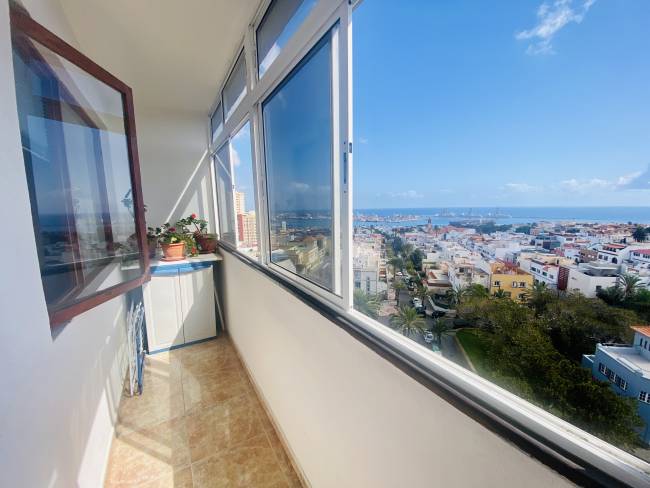 Apartment with a beautiful view of the city and the sea