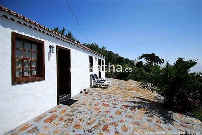 Touristic canarian house with garden on La Palma