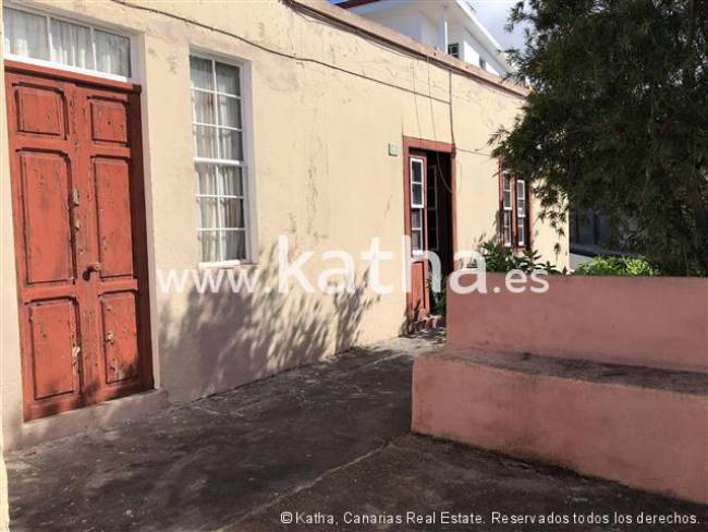 Property in need of renovation in the south of the island La Palma