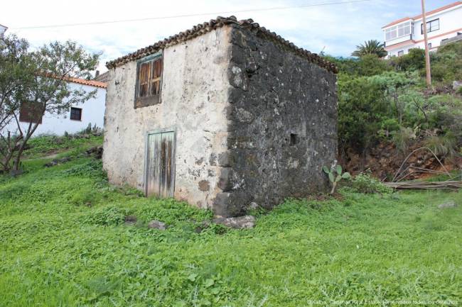 Tenagua La Palma Land with old house and new construction project