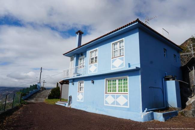 House in Tenagua with fantastic sea views