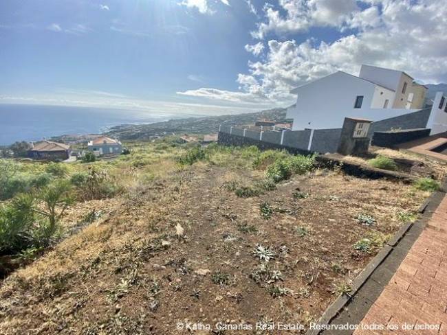 La Grama Well located building plot with sea views