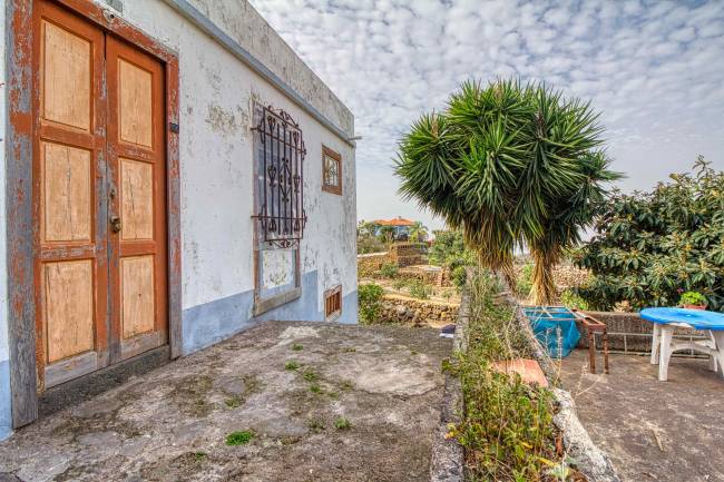 House in need of renovation with outbuildings in El Paso